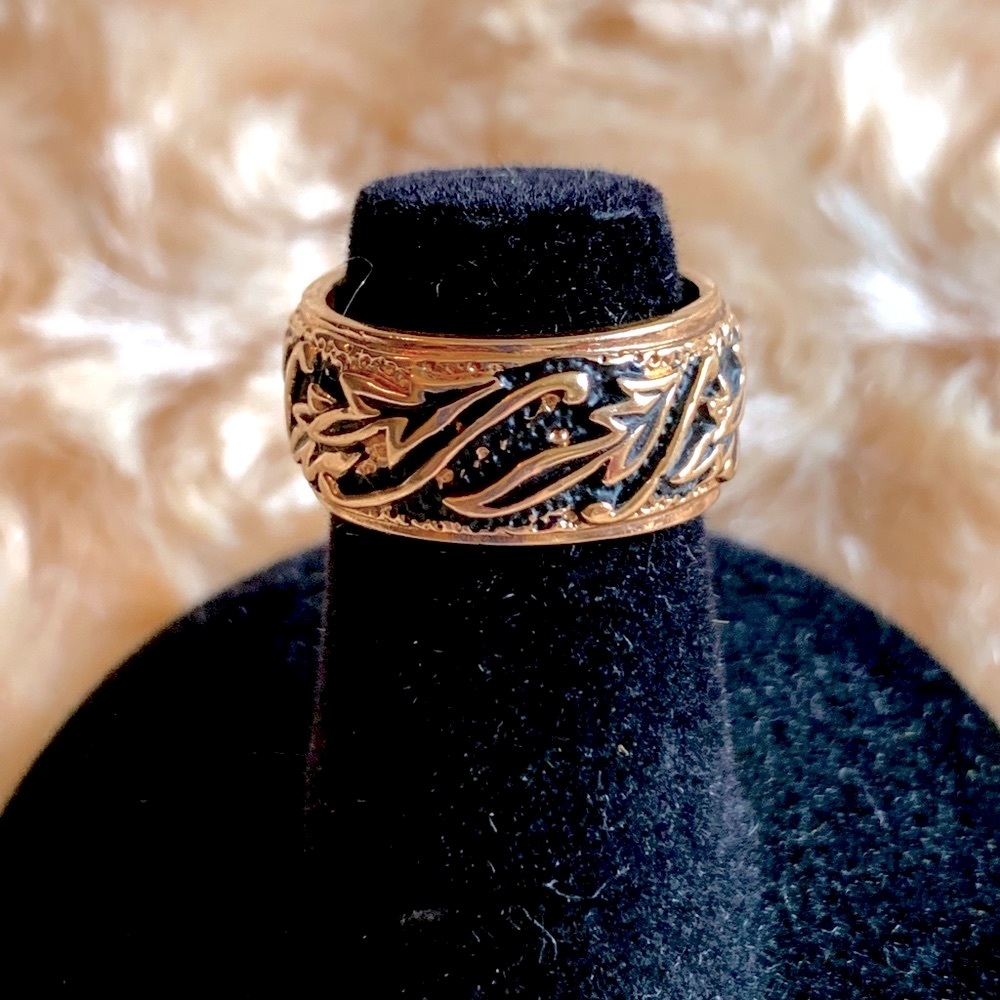Parklane Gold Tone On Black Leaves Ring Size 3 1/2